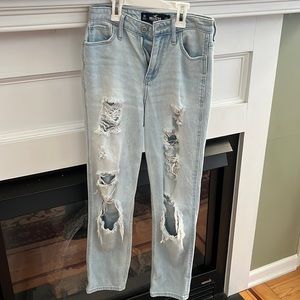 Hollister Ultra High-Rise Mom Jeans